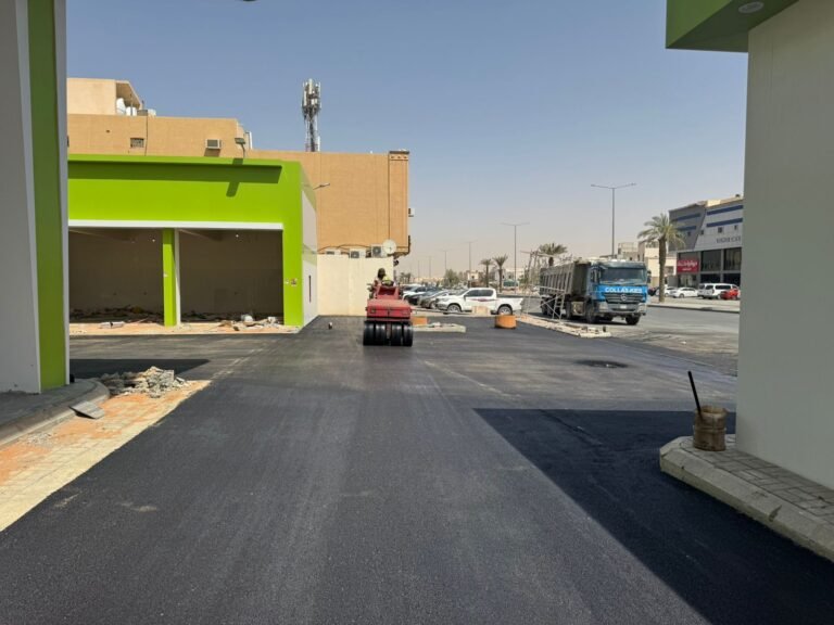 Asphalt road for a farm or rest house in Riyadh