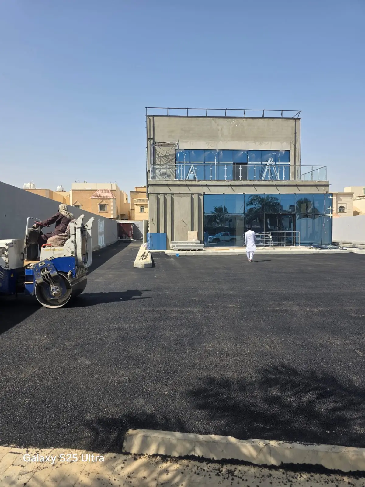 سفلتة موقف سيارات في الرياض